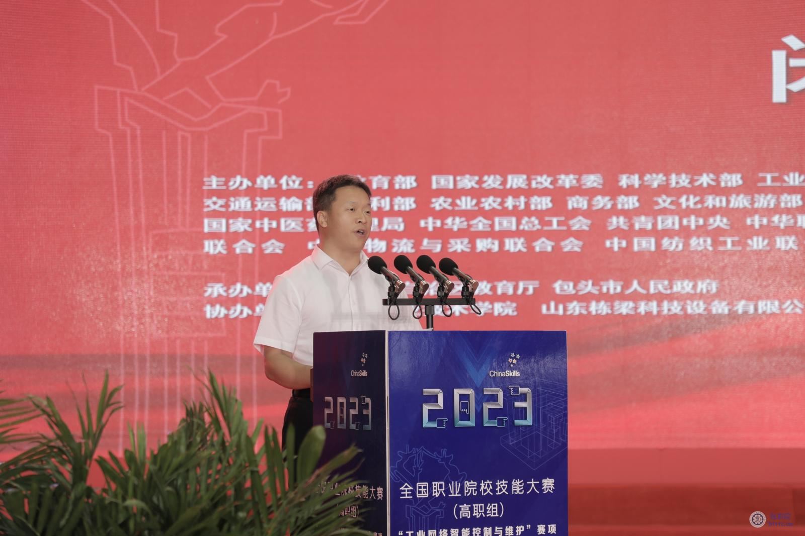 闭赛式主持人.JPG 闭赛式主持人.JPG