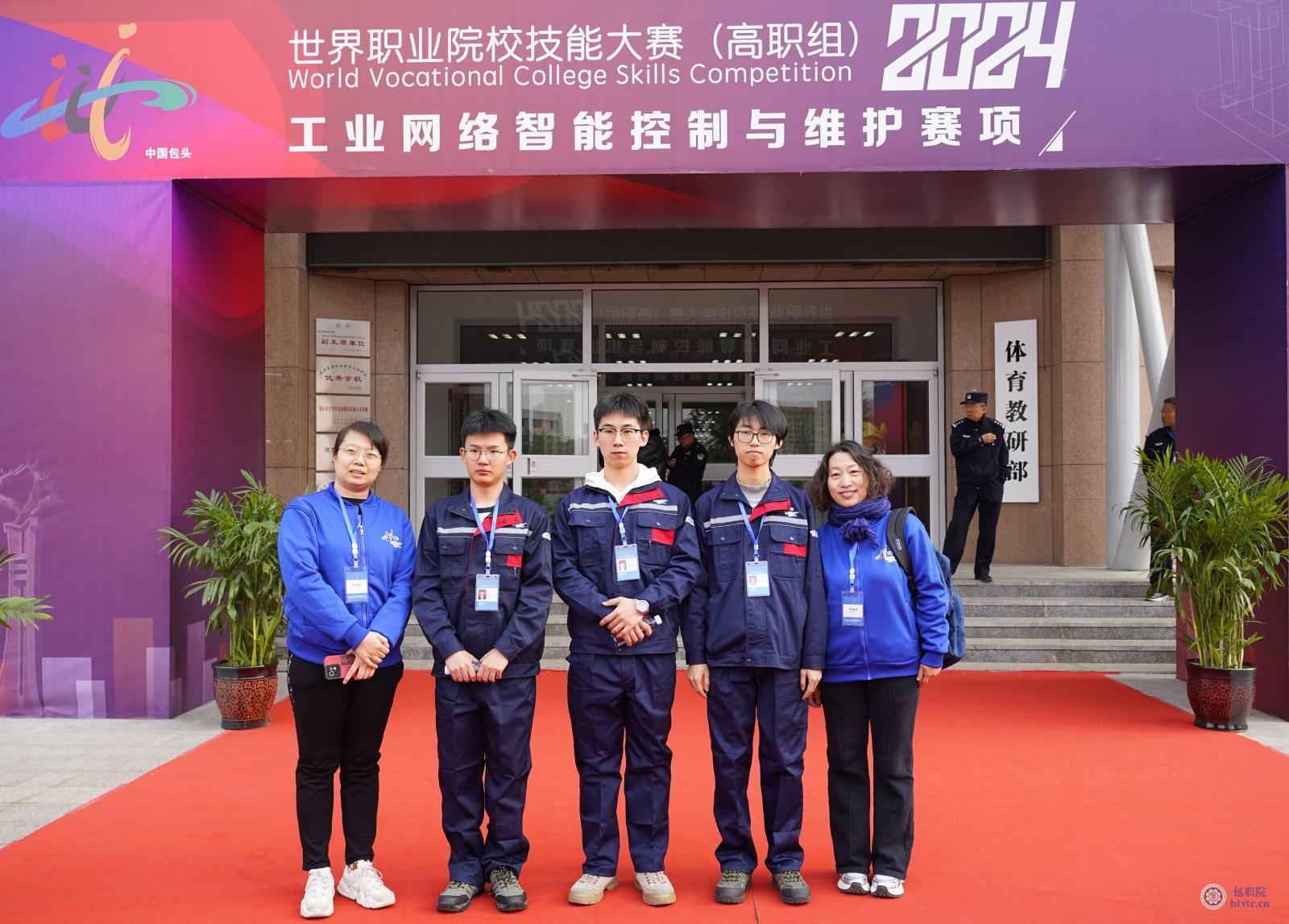 场外合照.JPG 场外合照.JPG