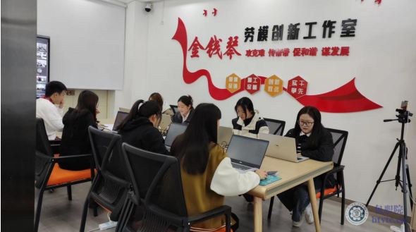 图3金钱琴劳模工作室学生竞赛训练.jpg